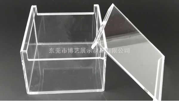 在定制亞克力展示架時，絲印應(yīng)該注意一些什么事項(xiàng)呢？